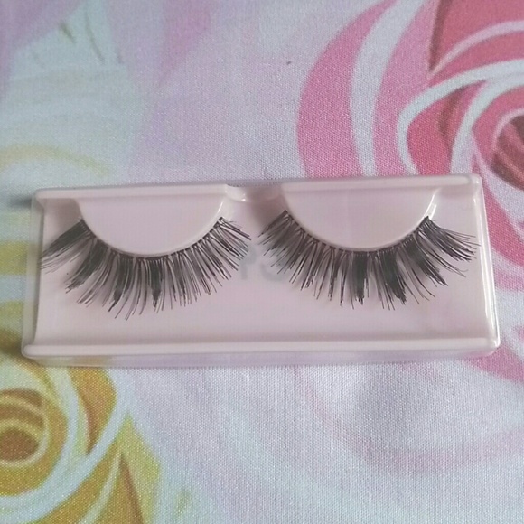 *OUT OF STOCK* C9 Lashout Lashes By Lash Levels - Picture 1 of 5